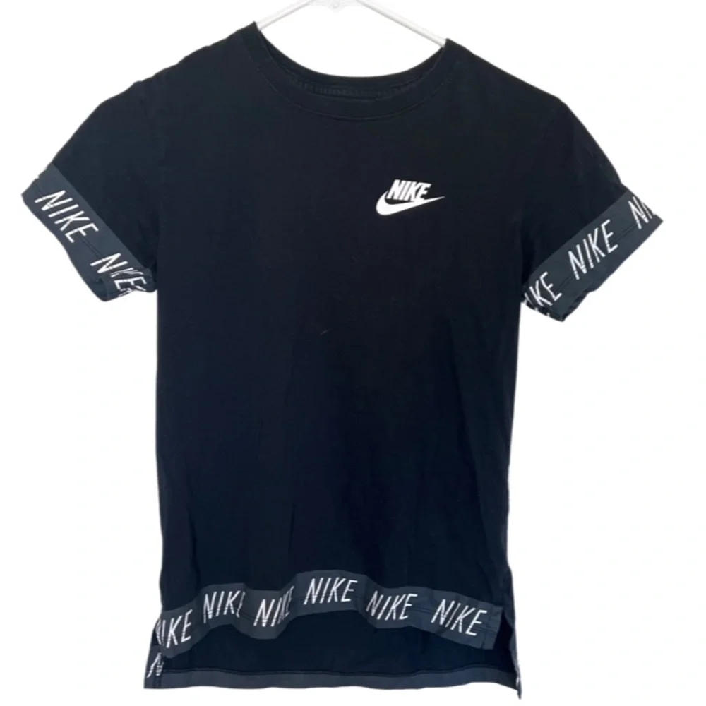 Girls Nike Tee - Picture 1 of 6